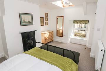 Holiday Home for 6 People in Pembroke, Pembrokeshire, Photo 2