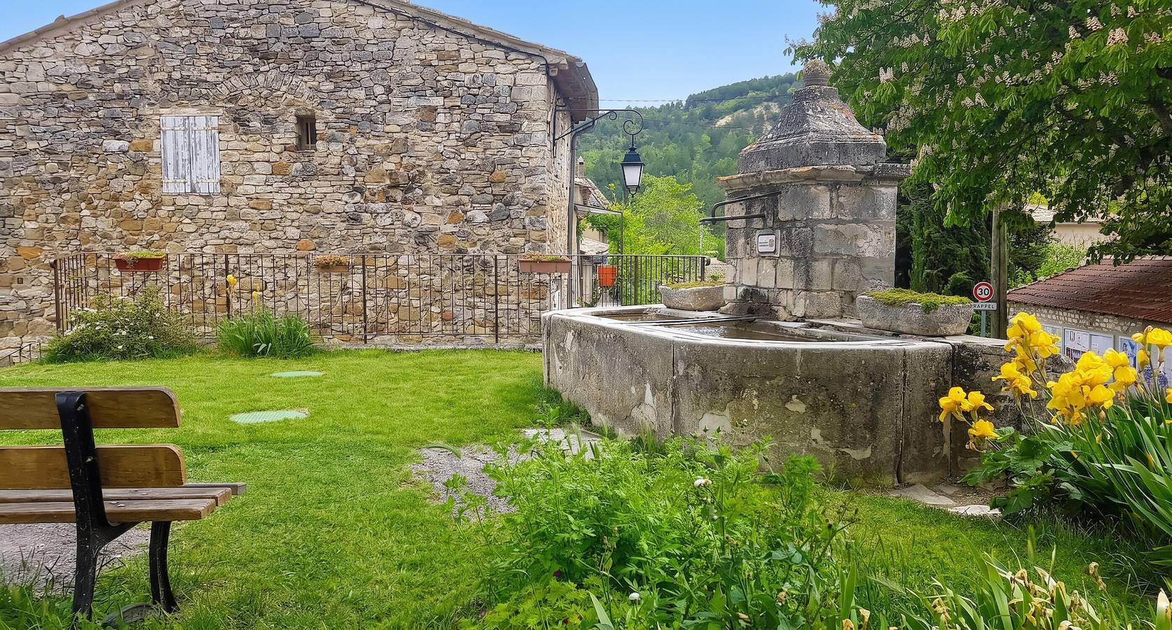 Maison conviviale avec jardin à Revest-des-Brousses in Revest-des-Brousses, Parc naturel régional du Luberon