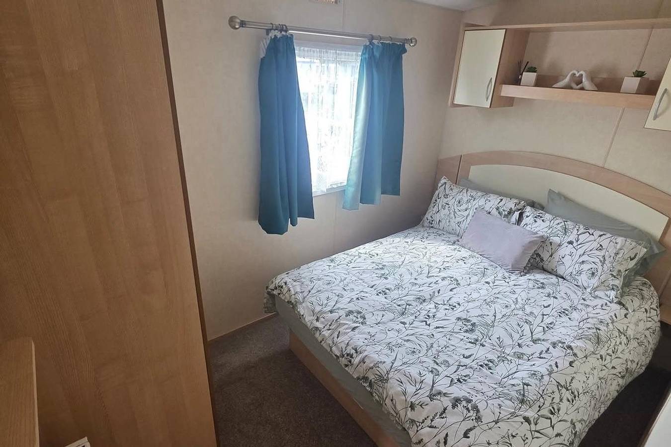 3-Bed Caravan - Sleeps 8 - Free Parking - Balcony in Ingoldmells, Lincolnshire
