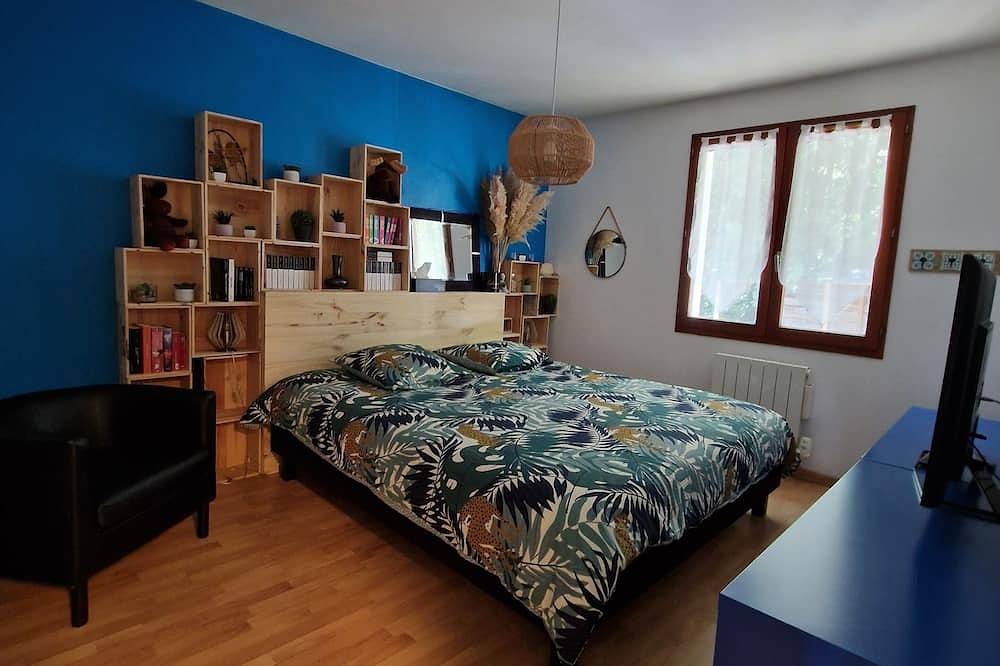 House \"les Caribous \"* 130m² 4 bedrooms with enclosed garden/parking near Sarlat in Vitrac, Périgord Noir