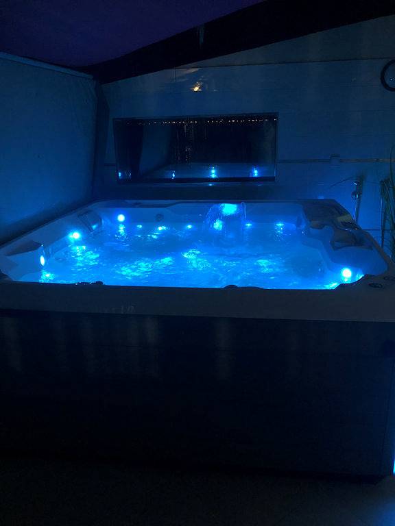 Mobil home pour 6 personnes, avec balcon et jacuzzi ainsi que jardin et sauna à Frontignan - 3