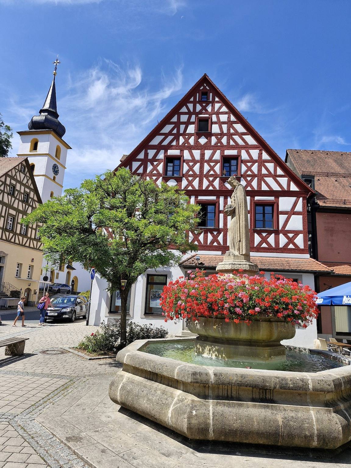 Ganze Wohnung, Ferienwohnung "Burgblick" (Dg Links)  mit Aussicht zur Burg sowie kostenlosem Wi-Fi in Pottenstein, Frankenalb