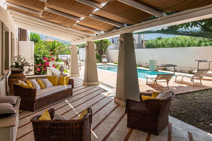B&b per 2 persone, con Terrazza e Idromassaggio nonché Giardino e Piscina a Capo d'Orlando
