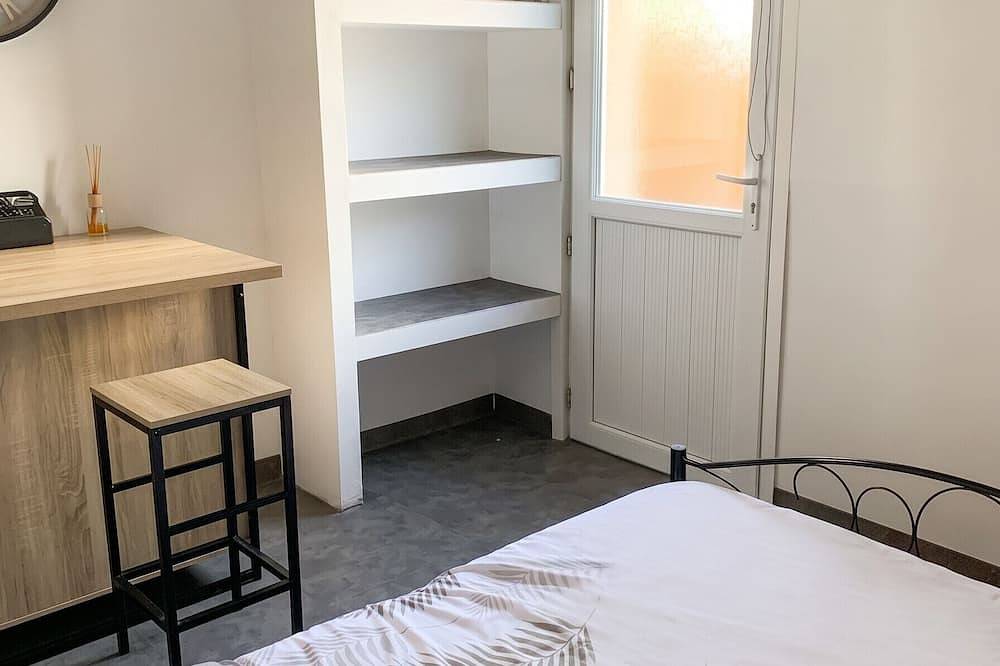 Entire apartment, Homerez - Studio in Ploërmel in Ploërmel, Vannes region