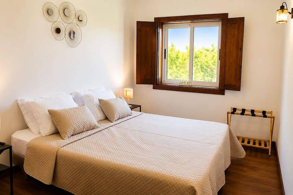 Pouso Du’Vagar is located in Cuba (Baixo Alentejo). The house is a spacious V4. in Cuba, Beja Distrikt