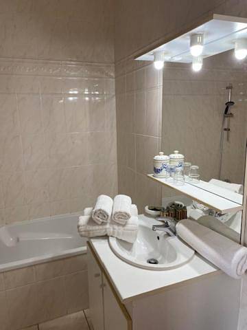 Hôtel pour 2 personnes, avec terrasse, animaux acceptés à L'Isle-sur-Serein - 2