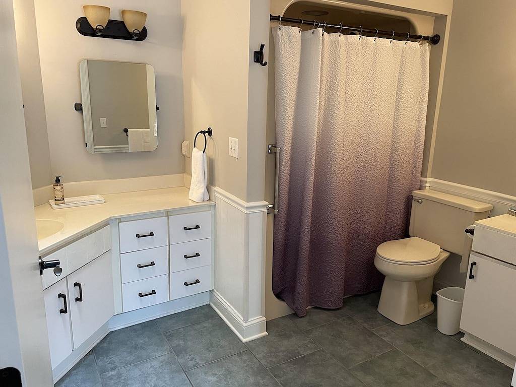 “Hampstead Hideaway”- sleeps 6. in Pender County