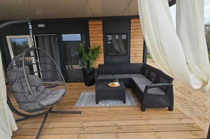 Camping für 6 Personen, mit Terrasse in Pirovac
