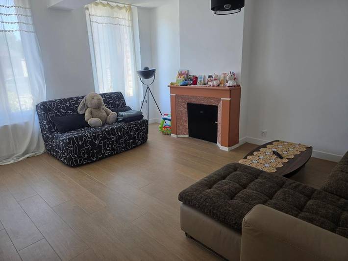 Gîte pour 6 personnes, avec Balcon et Terrasse ainsi que Jardin et Vue à Aix-en-Othe