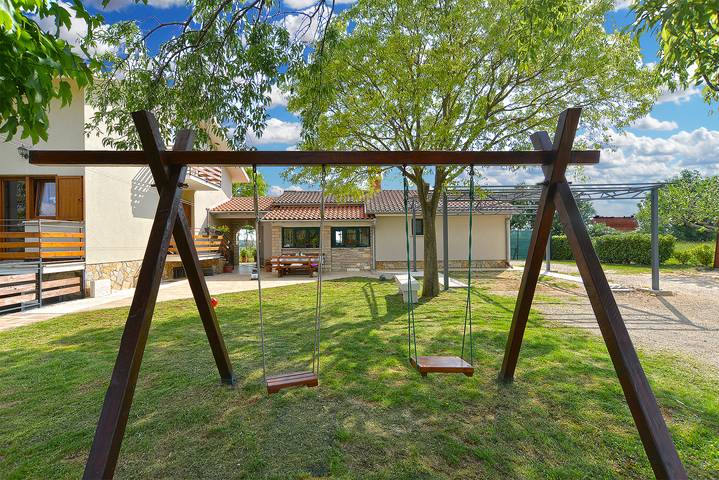 Ferienhaus für 6 Personen mit Terrasse in Žminj, Zentralistrien
