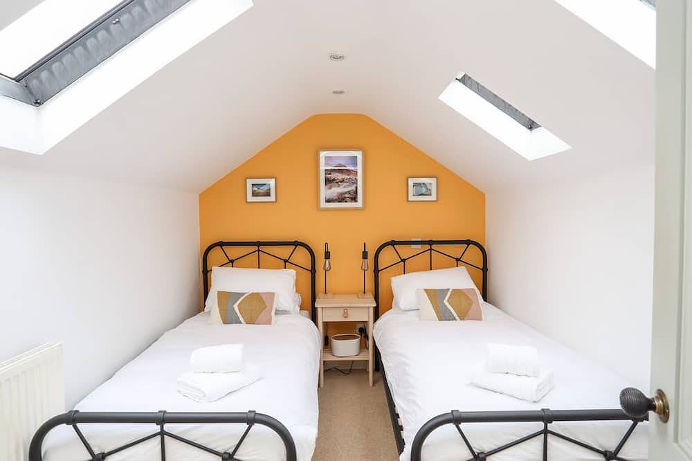 Osborne House, pet friendly, with open fire in Menai Bridge in Menai Bridge, Isle of Anglesey