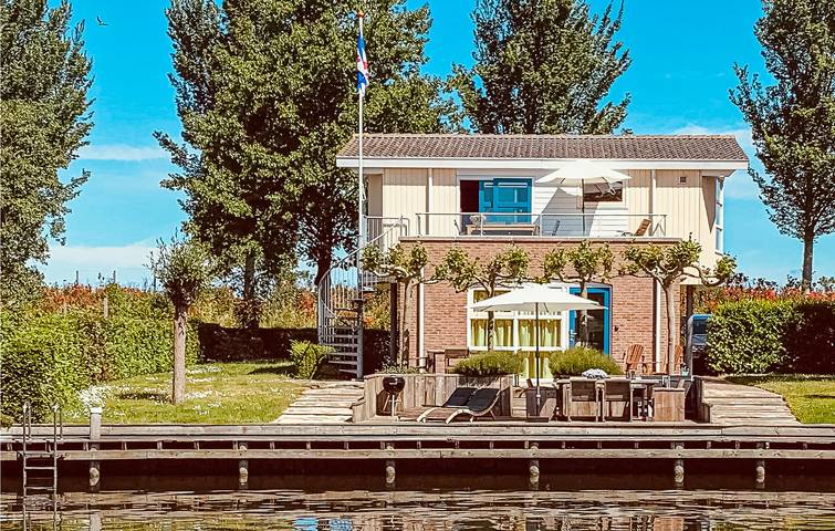 Ferienhaus für 6 Personen, mit Terrasse und Whirlpool sowie Seeblick in Workum