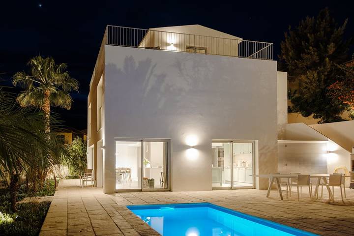 Casa de férias para 8 pessoas, com jardim e piscina e ainda varanda em Porto Santo