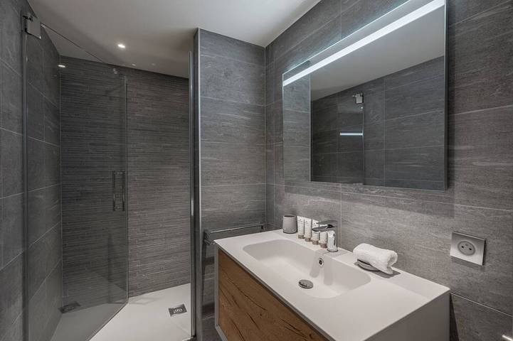 Entire apartment, Cozy apartment in central Courchevel with wellness area in Saint-Bon-Tarentaise, Massif de la Vanoise