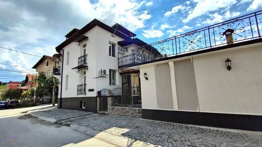 Maison d’hôte pour 3 personnes, avec balcon ainsi que jacuzzi et jardin