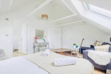 Chalet for 12 People in Hordle, New Forest National Park, Photo 2