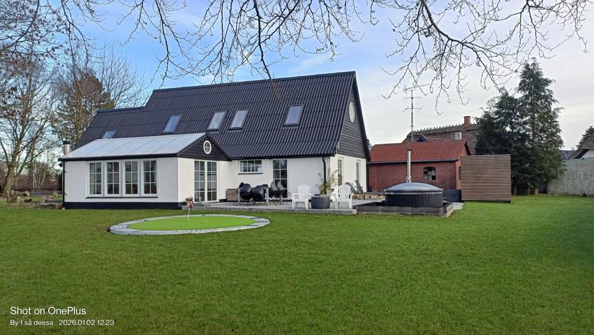 Villa für 8 Personen, mit Ausblick und Terrasse sowie Garten und Sauna