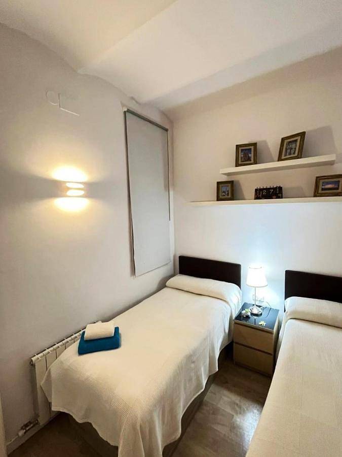 Economy Quadruple Room with Shared Bathroom in Centro Barcelona, Barcelona