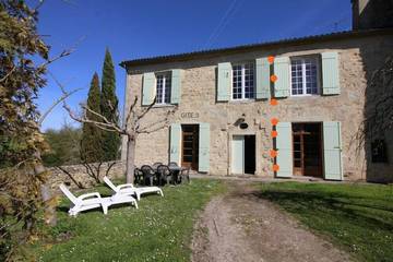 Gîte pour 6 personnes, avec jardin, animaux acceptés à Rimons