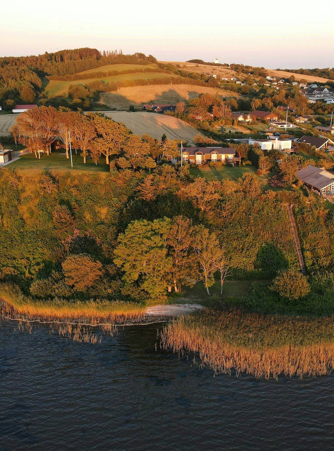 Arkitekttegnet hus med udsigt og privat strand in Limfjord in Westjütland