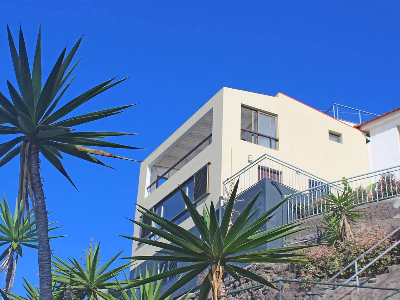 Vakantiehuis 'Het Gele Huis' met Uitzicht op Zee, Balkon en Wi-Fi in Jardim do Mar, Madeira