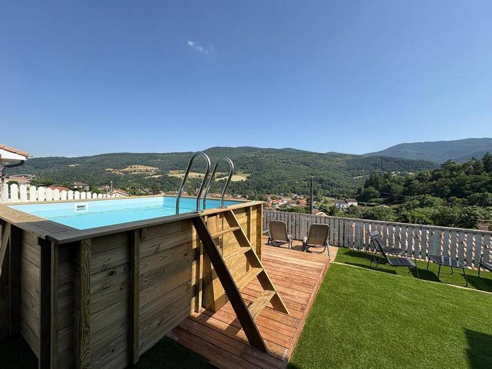 Gîte pour 15 personnes, avec vue ainsi que terrasse et piscine, animaux acceptés à Villevocance