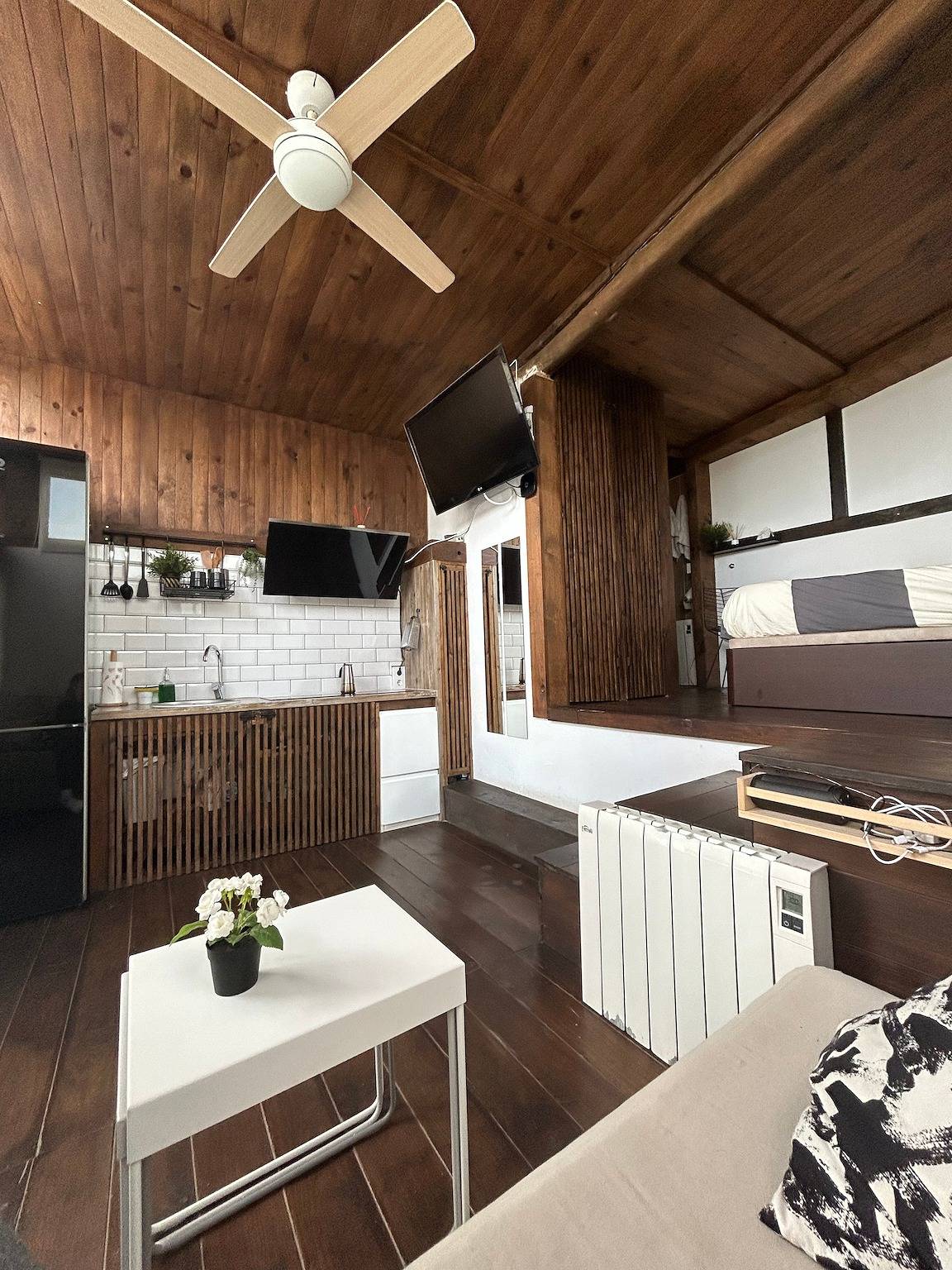 Rustieke cabin met zwembaden, foto 15