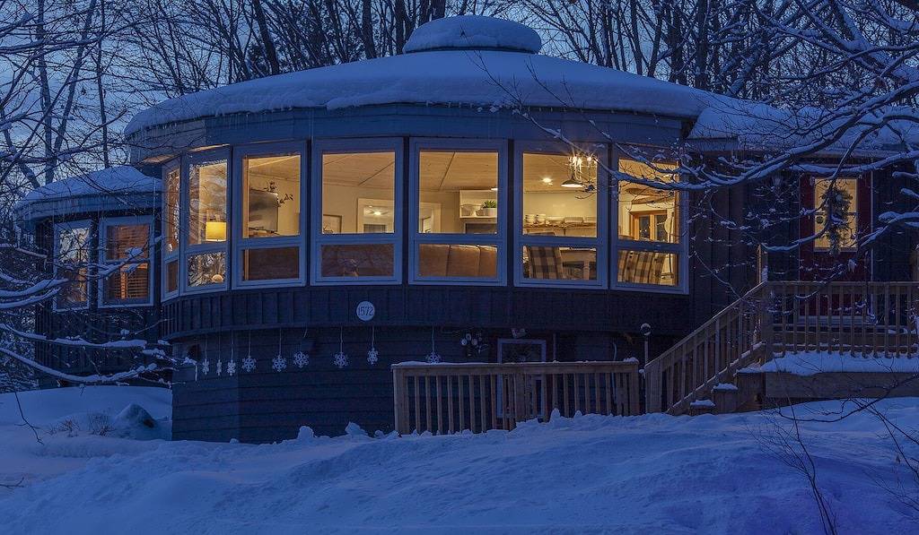 The Triple Round House, In The Heart Of Hidden Valley Ski Hill & Peninsula Lake in Muskoka