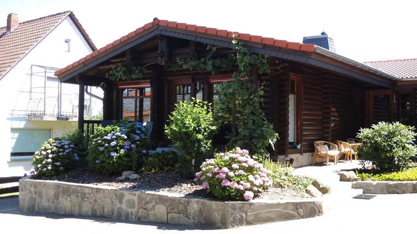 Ferienwohnung für 4 Personen, mit Balkon und Terrasse sowie Garten und Sauna in Vinningen