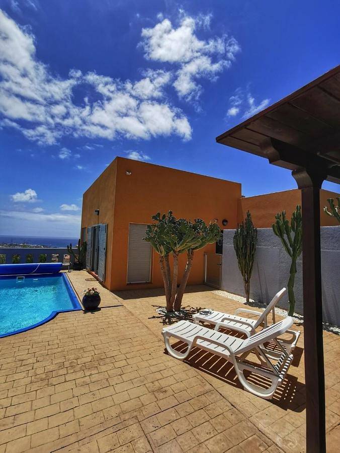Villa with Private Pool in Caleta de Fuste, Antigua