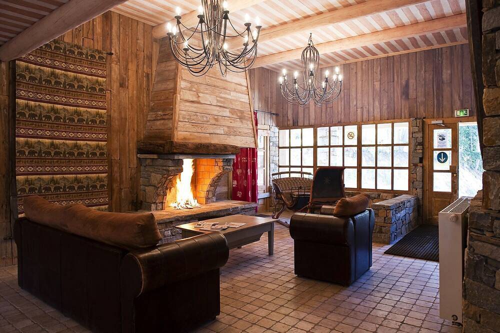 Entire apartment, Chalet in Les Arcs with Heated Pool in Les Arcs, Bourg-Saint-Maurice