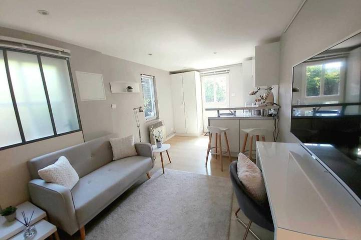 Appartamento intero, Very charming studio in Lyon on a \"Cosy & Romantic\" courtyard in Lione, Lione e dintorni