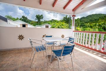 Gîte pour 5 personnes, avec balcon à Vieux-Habitants
