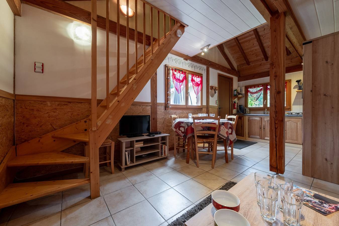 Chalé « Chez Corinne » com vista para a montanha, terraço privado, trilhos e ski perto in Cornimont, Parc naturel régional des Ballons des Vosges