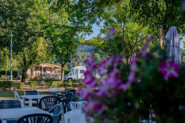 Location de vacances pour 5 personnes, avec Terrasse ainsi que Jardin et Piscine à Villefranche-de-Rouergue