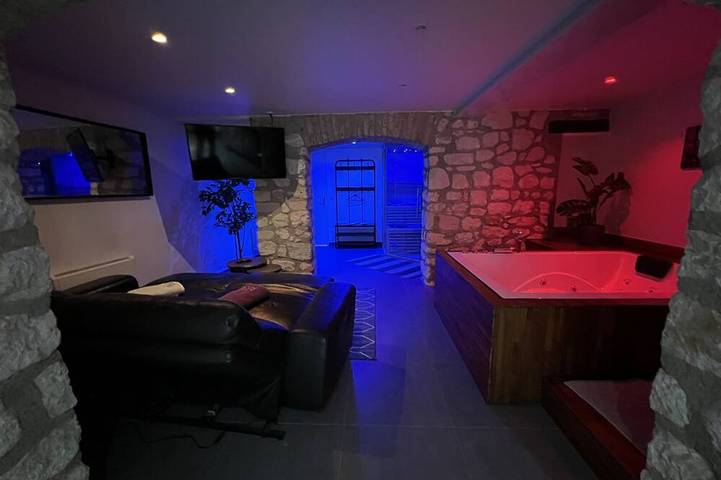 Appartement entier, Appart Spa Privatif entièrement meublé in Reims, Marne