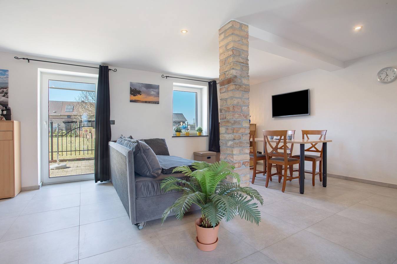 Ganze Wohnung, Ferienwohnung '3' mit privater Terrasse, privatem Garten und Wi-Fi in Schmatzin, Vorpommern Greifswald