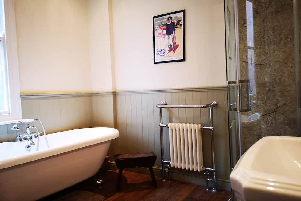 Cottage in the  centre of Whitby - beautiful coastal and Abbey views in Whitby, North York Moors National Park