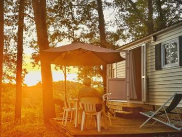 Mobil home pour 4 personnes, avec piscine et terrasse à Beaumont-du-Périgord