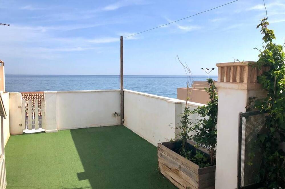 Entire apartment, Exclusive Penthouse on the beach facing the sea in La Cala del Moral, Rincón de la Victoria
