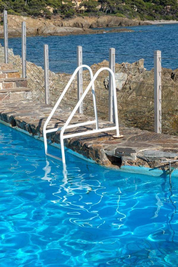 Hôtel pour 4 personnes, avec jardin ainsi que vue et piscine, animaux acceptés dans Port du Niel - 3