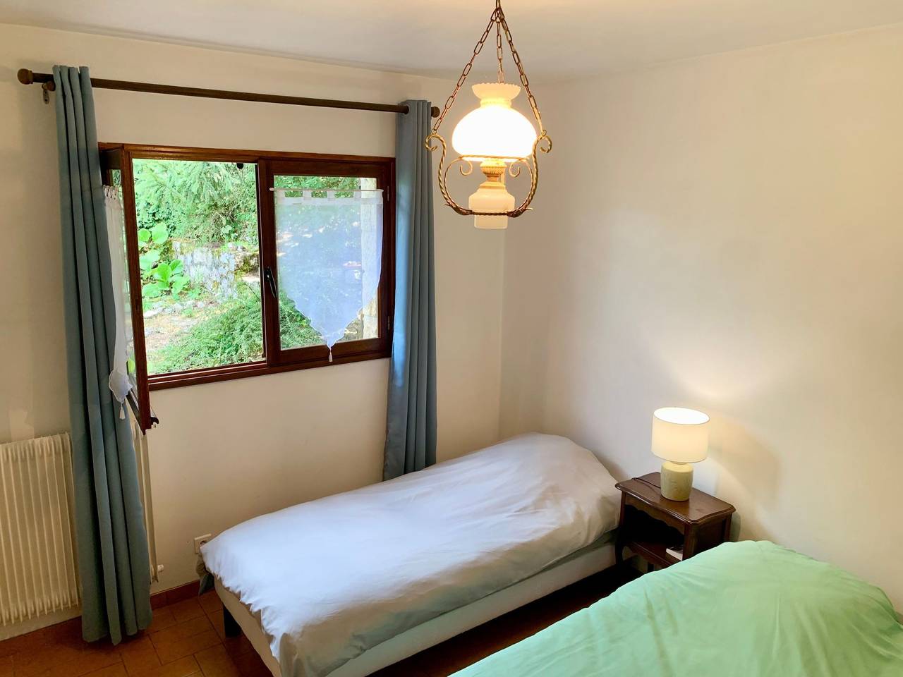 Steinhaus Garten und Blick auf die Berge in Cipières, Cannes region