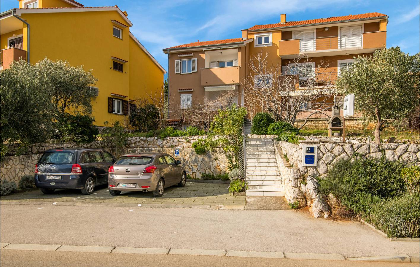 Ganze Ferienwohnung, Ferienwohnung mit Meerblick, Terrasse, WLAN und Parkplatz in Cres in Cres Stadt, Cres