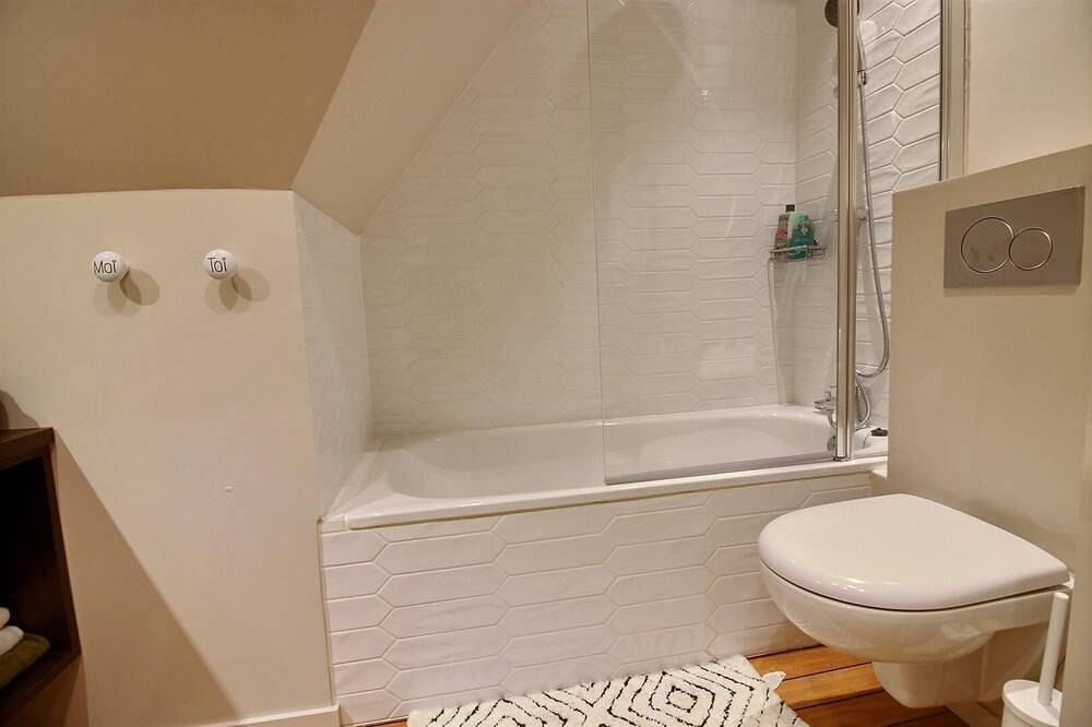Apartamento entero, Nuevo dupleix renovado estilo escandinavo, impresionantes vistas, estacionamiento, piscina cubierta in Deauville, Region de Lisieux