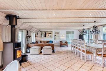 Villa for 14 Guests in Blavand, Western Jutland, Picture 4