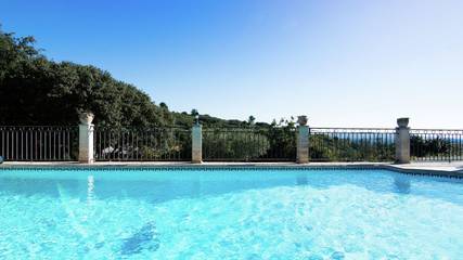 Location de vacances pour 6 personnes, avec piscine et jardin, animaux acceptés à Lédenon