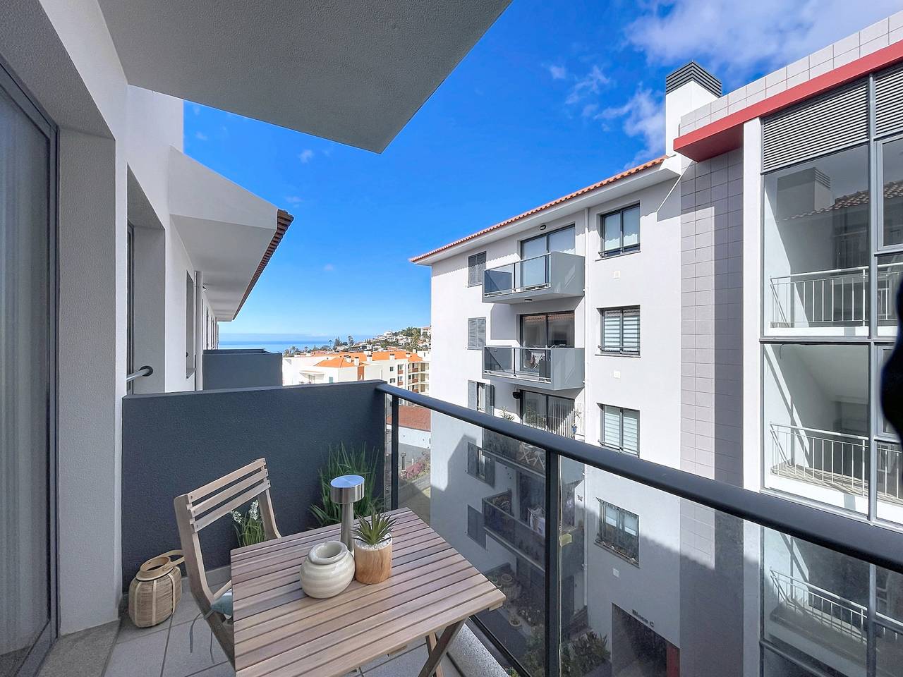Ganze Wohnung, Coastal Garden Apartment in Caniço, Madeira