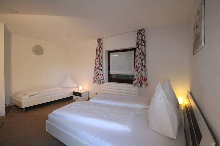 Ganze Wohnung, Großzügige und komfortable Wohnung mit Terrasse für bis zu 7 Personen in Immerath, Vulkaneifel