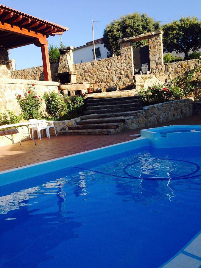 Casa de vacaciones para 20 personas, con jardín además de piscina y jacuzzi, Se admiten mascotas - 1