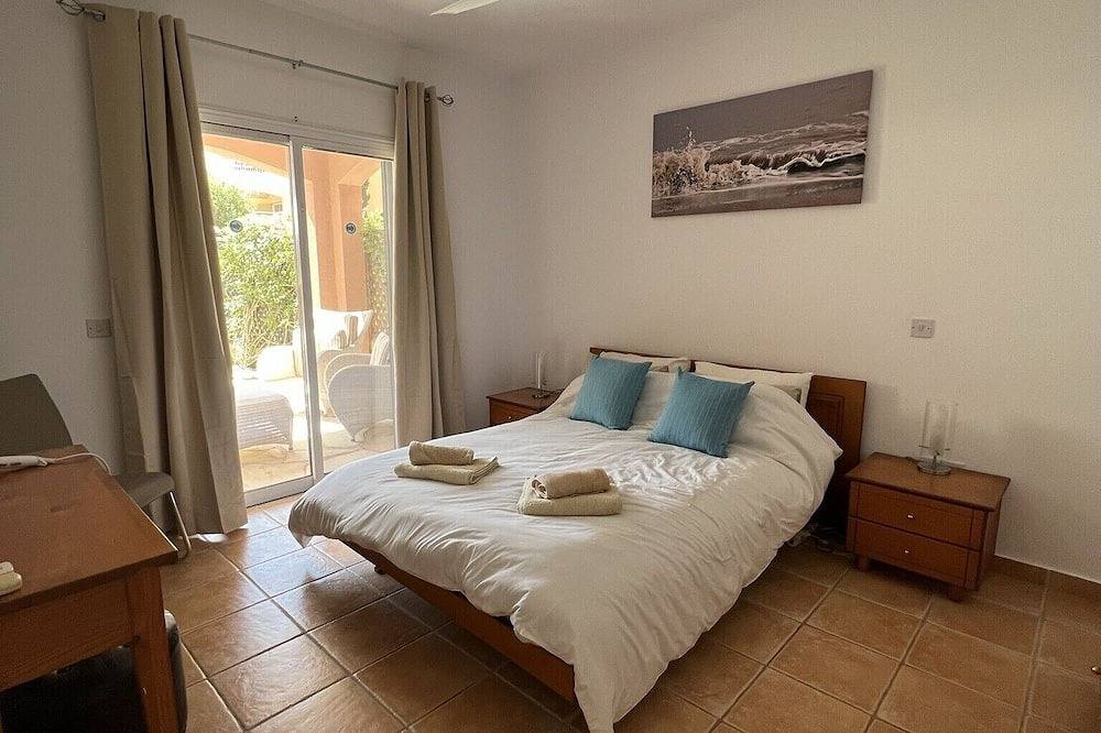 Ganze Wohnung, 2-Bett Erdgeschoss auseinander, 6 Personen mit privatem Garten. in Paphos, Südzypern